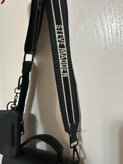Cartera negra Steve Madden con doble correa - miniatura 2