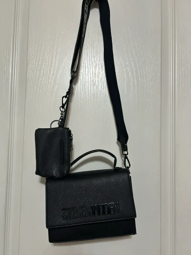 Cartera negra Steve Madden con doble correa - 4