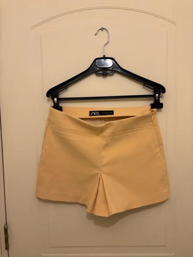 Shorts beige de mujer Zara elegantes