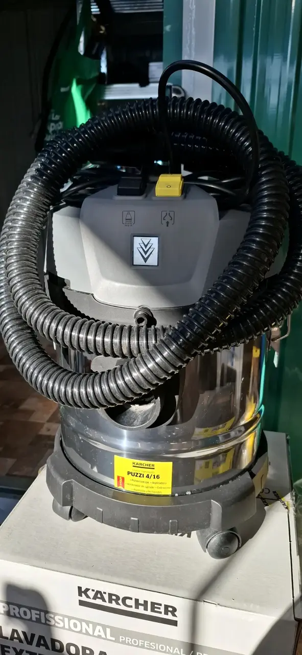 Aspiradora Extractora Karcher Puzzi 4/16 - 1