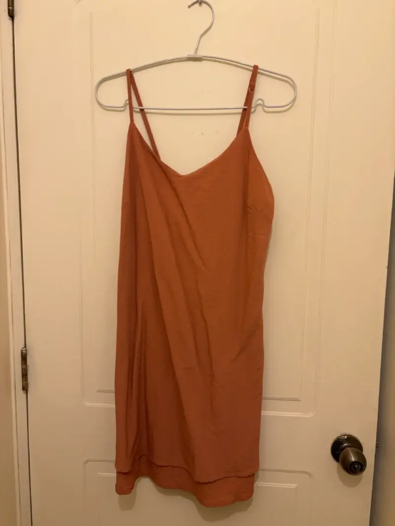 Vestido casual color terracota para mujer