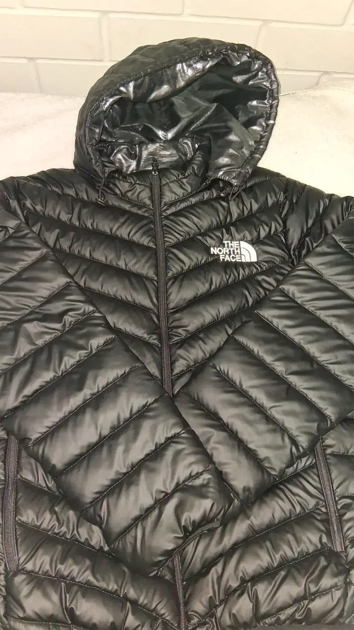 Chaqueta negra The North Face con capucha - 1
