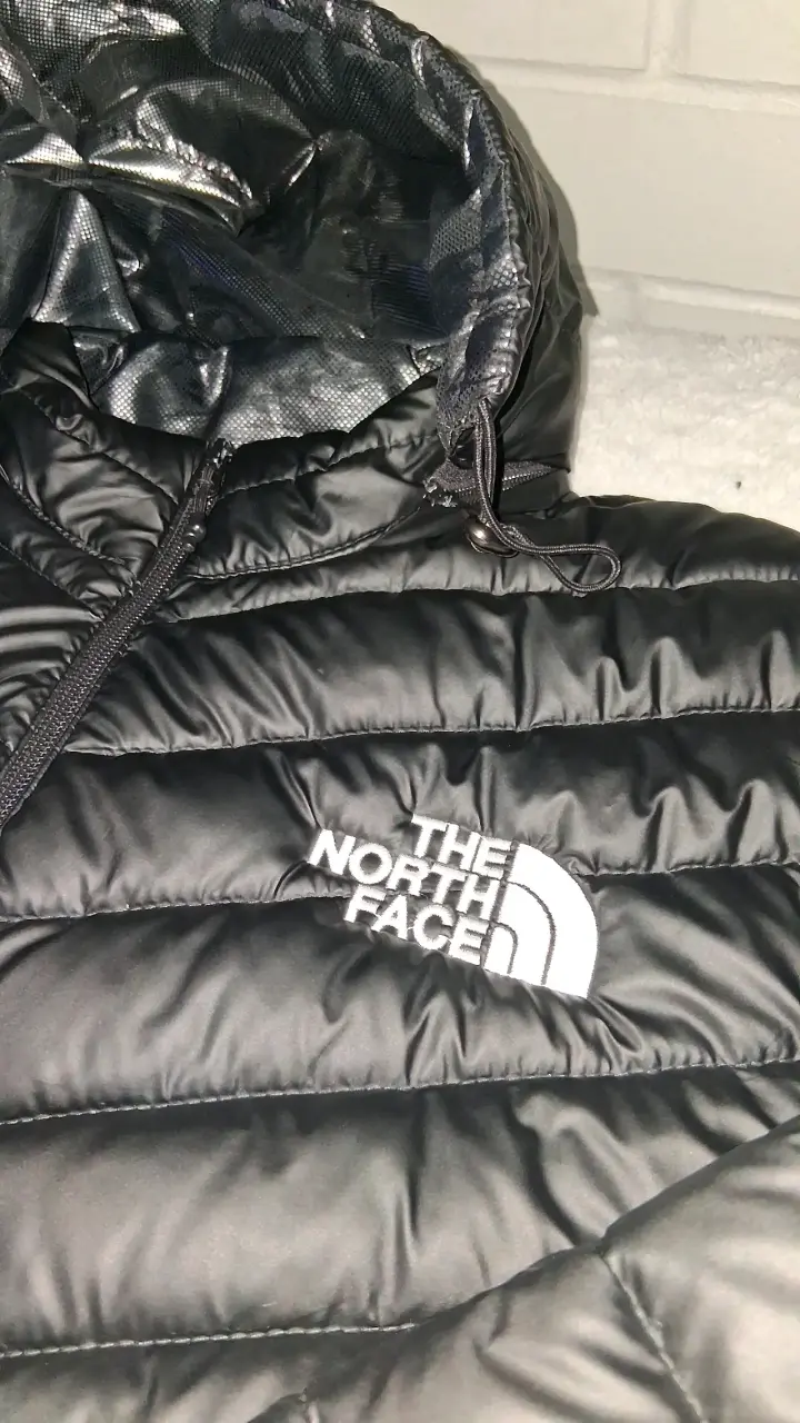 Chaqueta negra The North Face con capucha - 2
