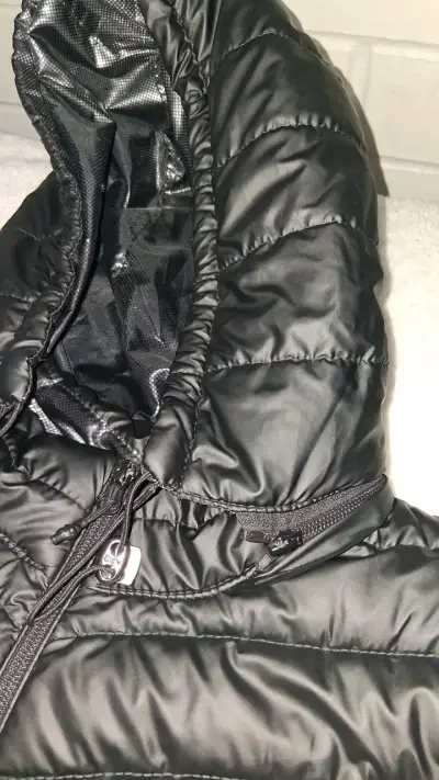 Chaqueta negra The North Face con capucha - miniatura 4
