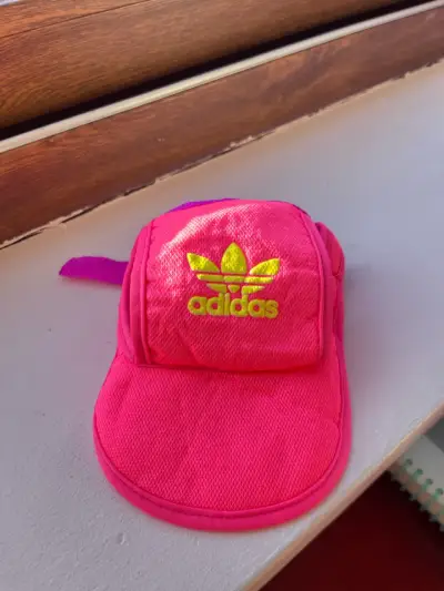Gorra rosa para perro Adidas con logo - miniatura 1
