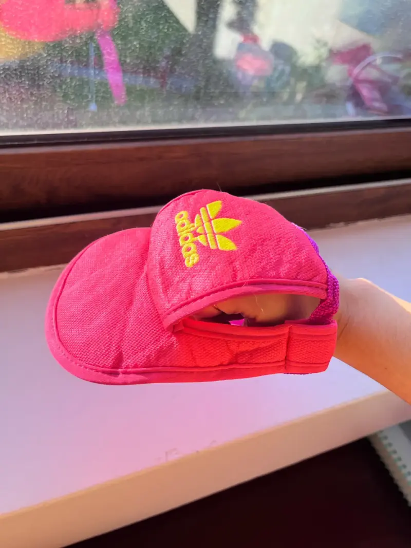 Gorra rosa para perro Adidas con logo - 2