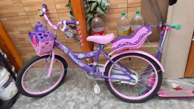 Bicicleta infantil rosada y morada con canasto - miniatura 1