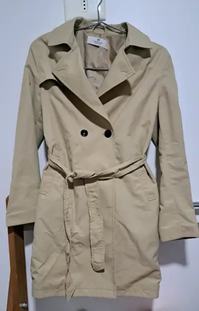 Abrigo beige para niña H&M con cinturón - miniatura 1