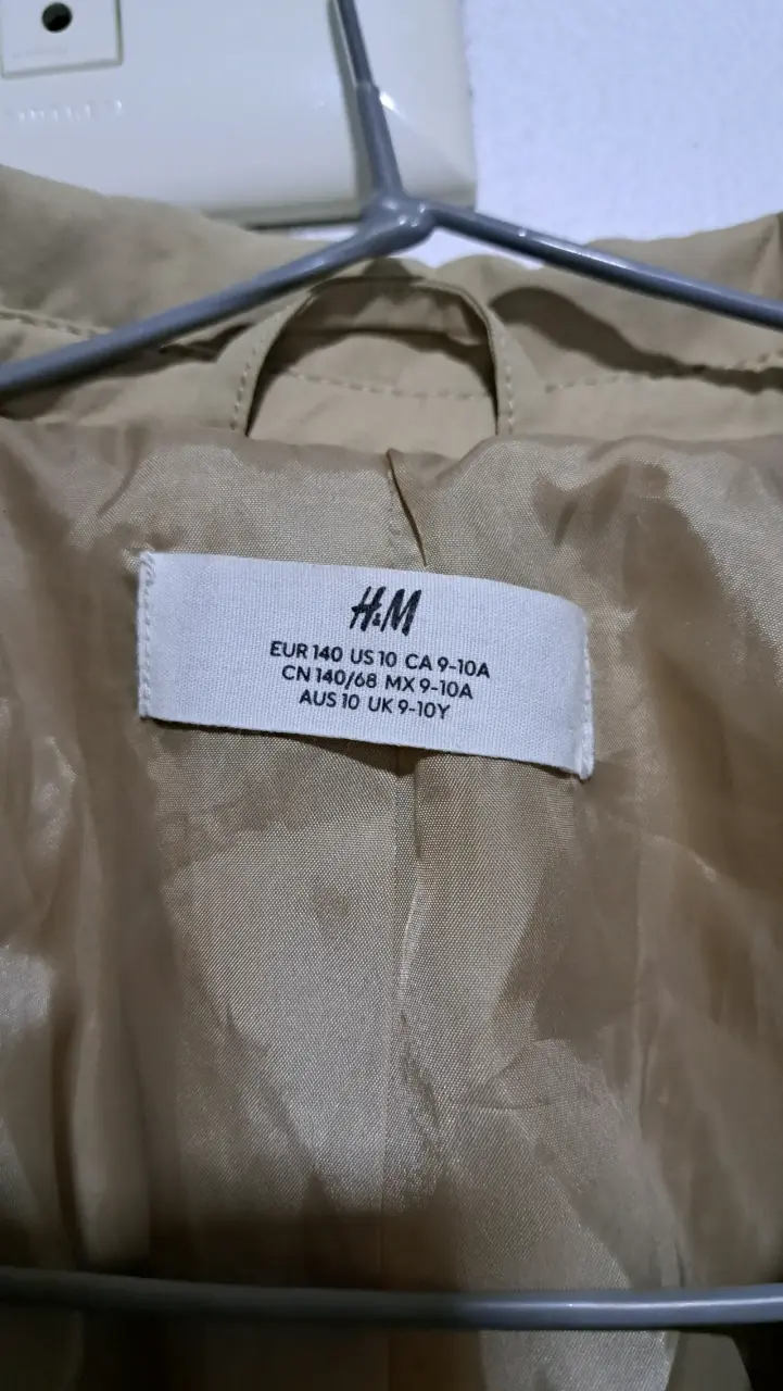 Abrigo beige para niña H&M con cinturón - 2