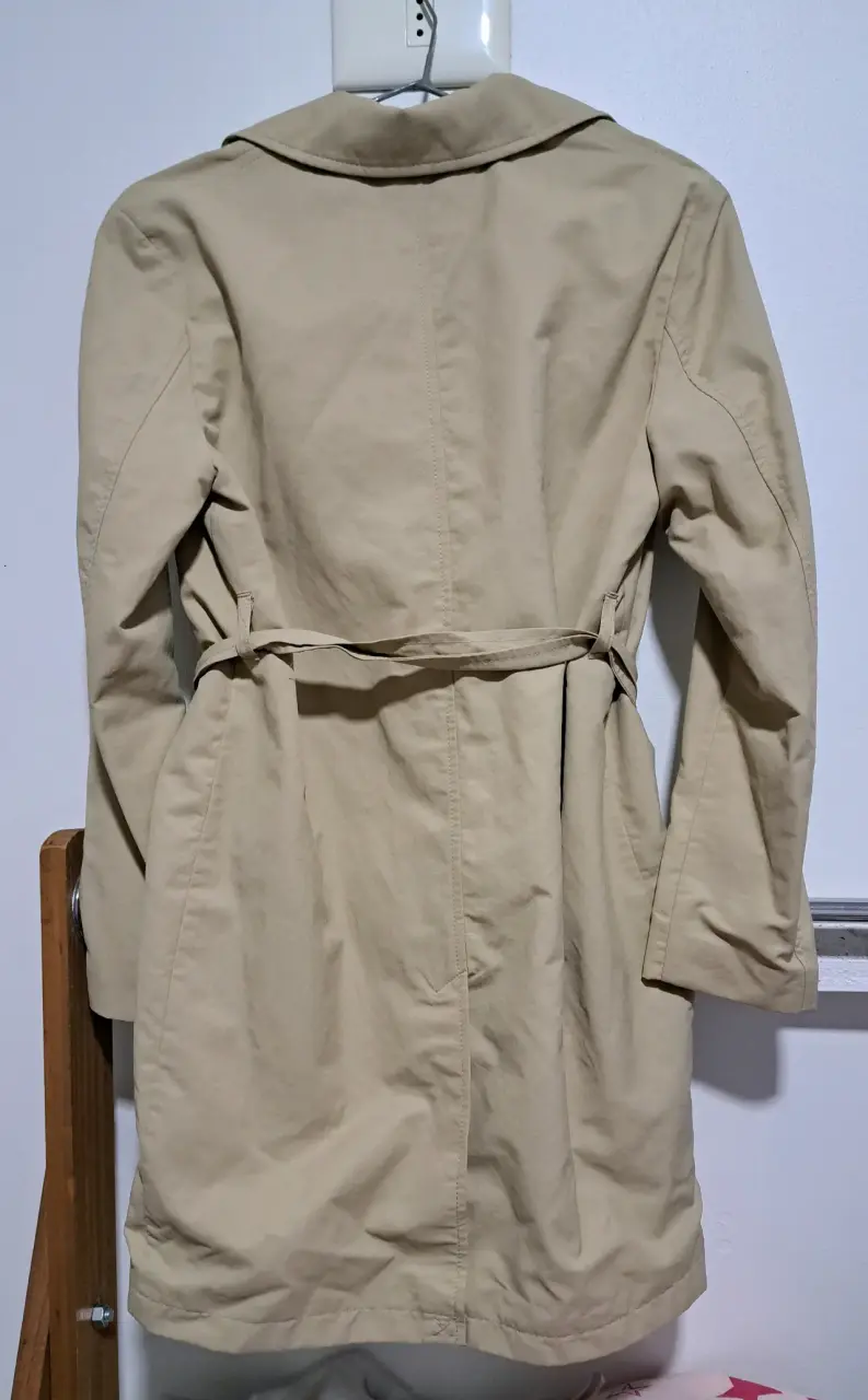 Abrigo beige para niña H&M con cinturón - 3