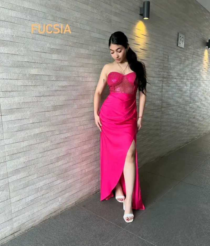 Vestido largo de fiesta con lentejuelas fucsia - 1