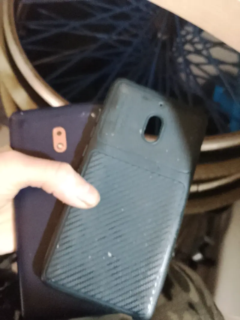 Teléfono Nokia con funda protectora - 2