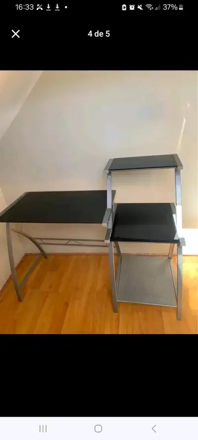 Escritorio de computadora con estantes de metal y vidrio - miniatura 1