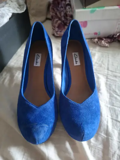 Zapatos de tacón azul Clarks para mujer - miniatura 1