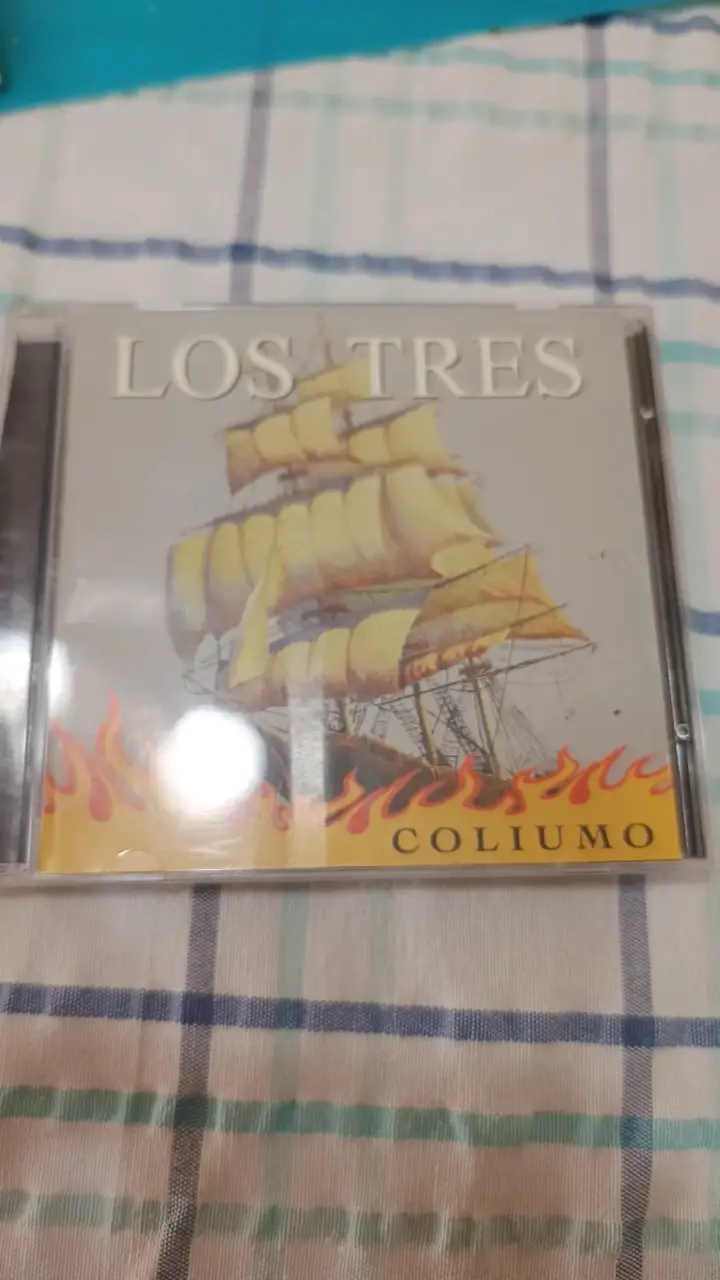 CD Los Tres Coliumo en buen estado - 1