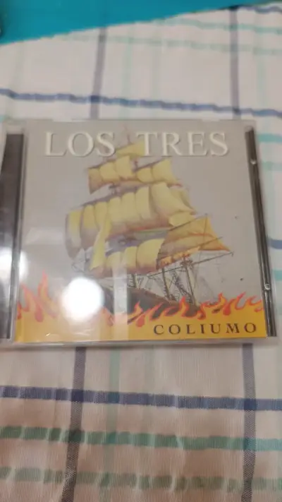 CD Los Tres Coliumo en buen estado - miniatura 1