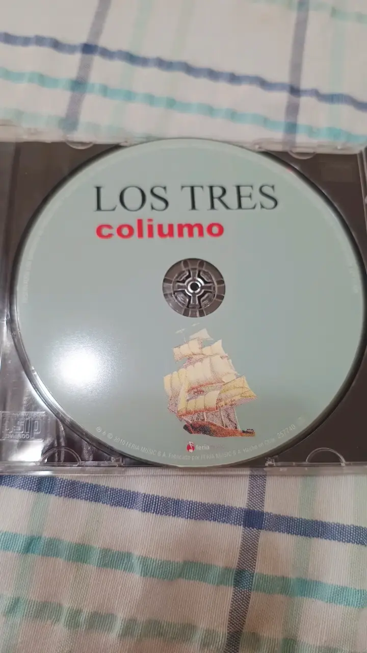 CD Los Tres Coliumo en buen estado - 2