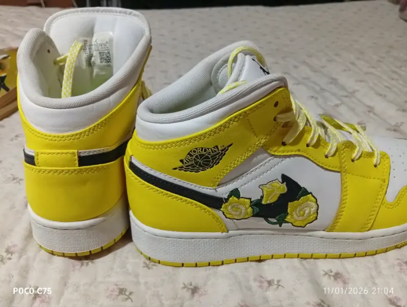 Zapatillas Air Jordan amarillas con blanco origina - 2