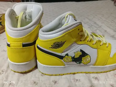 Zapatillas Air Jordan amarillas con blanco origina - miniatura 2