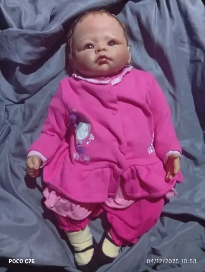 Muñeca bebé realista de vinilo siliconado - miniatura 1