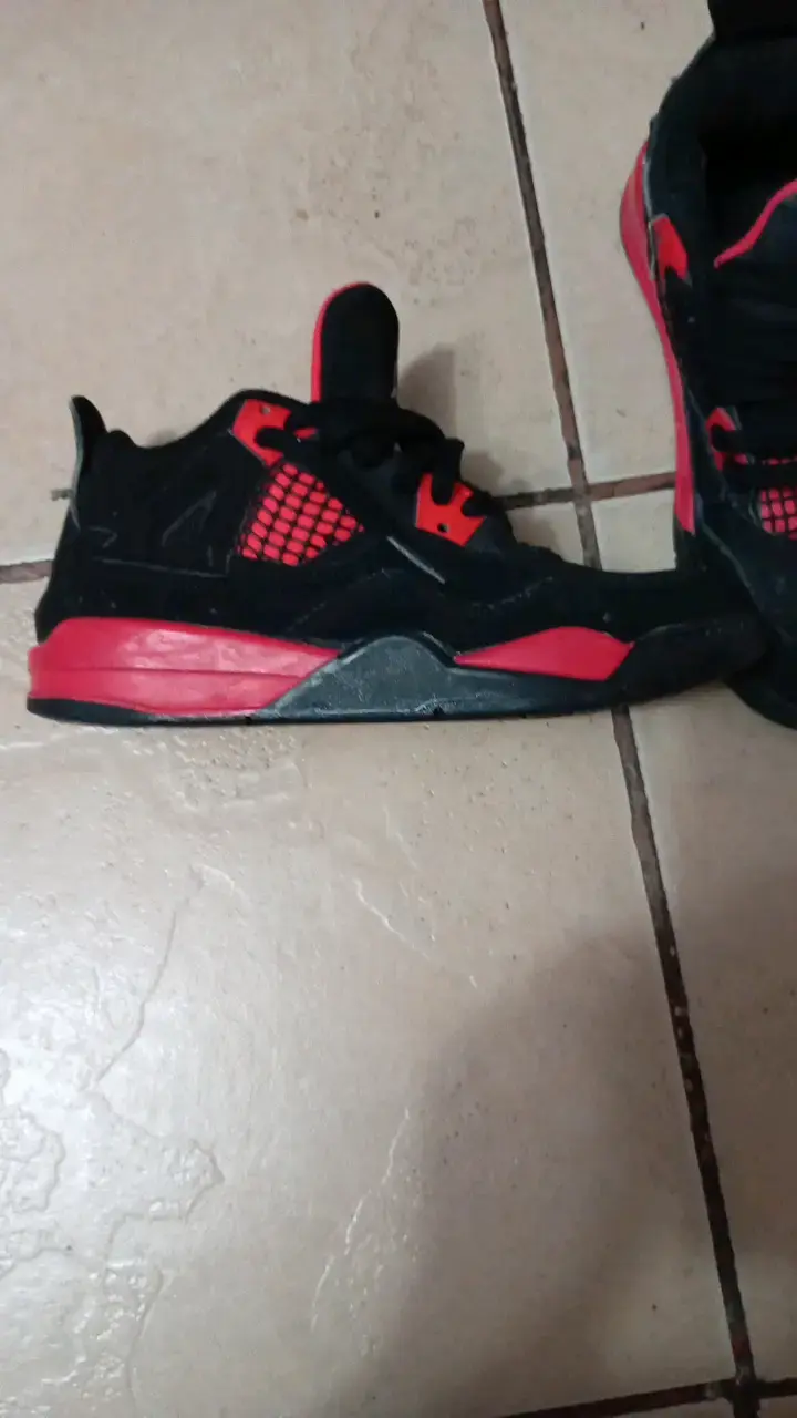 Zapatillas deportivas negras y rojas Air Jordan - 2