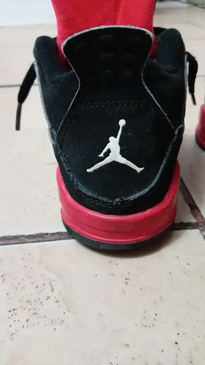 Zapatillas deportivas negras y rojas Air Jordan - 3