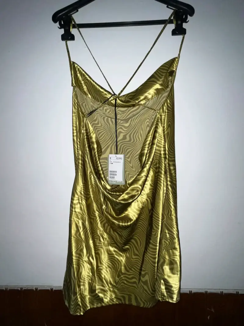 Vestido satinado dorado con diseño de cebra - 2