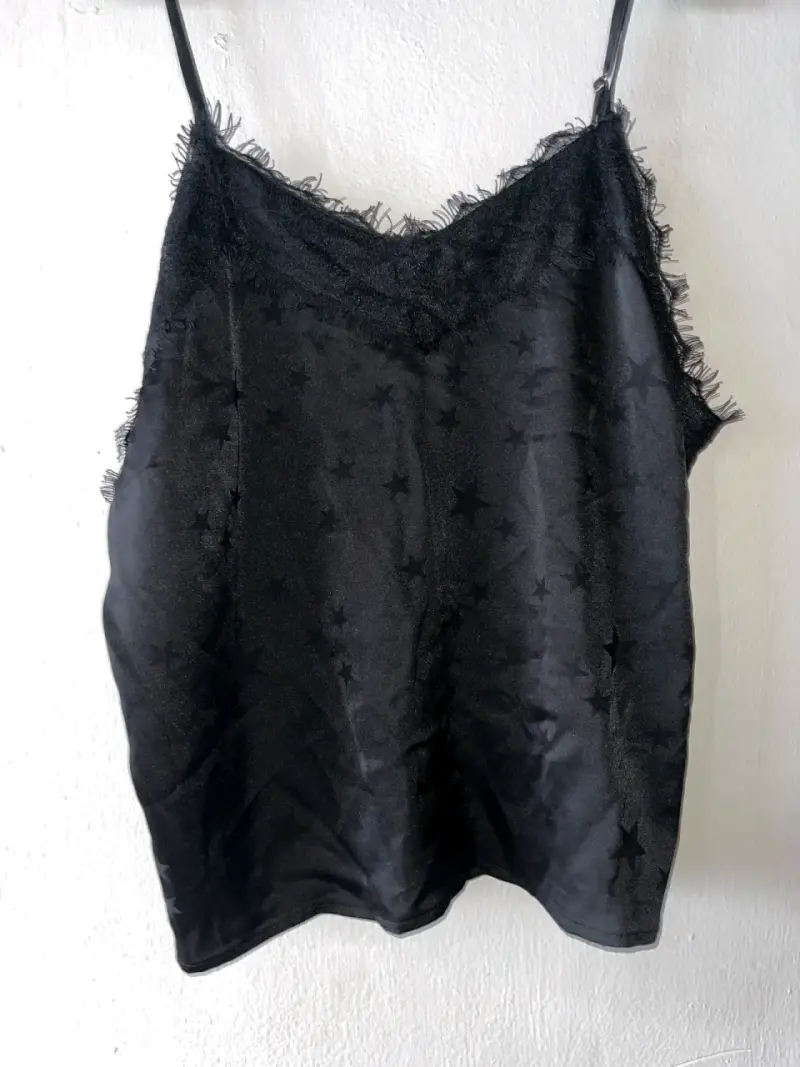 Blusa Negra con Estrellas y Encaje - 1