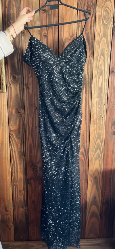 Vestido largo negro con lentejuelas elegante - miniatura 1