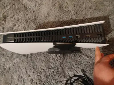 Consola PlayStation 5 con control y cables - miniatura 1