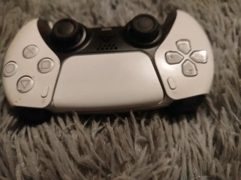 Consola PlayStation 5 con control y cables - 6