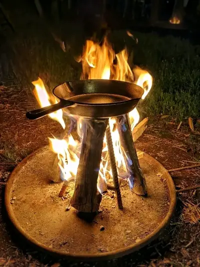 Soporte de hierro para fogata o parrilla - miniatura 4