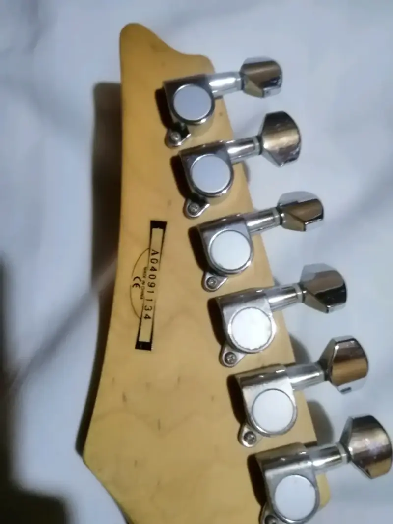 Guitarra Ibanez - 2