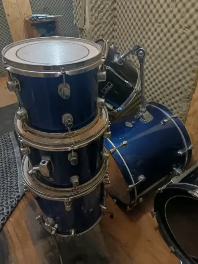 Batería acústica azul completa en buen estado - miniatura 1