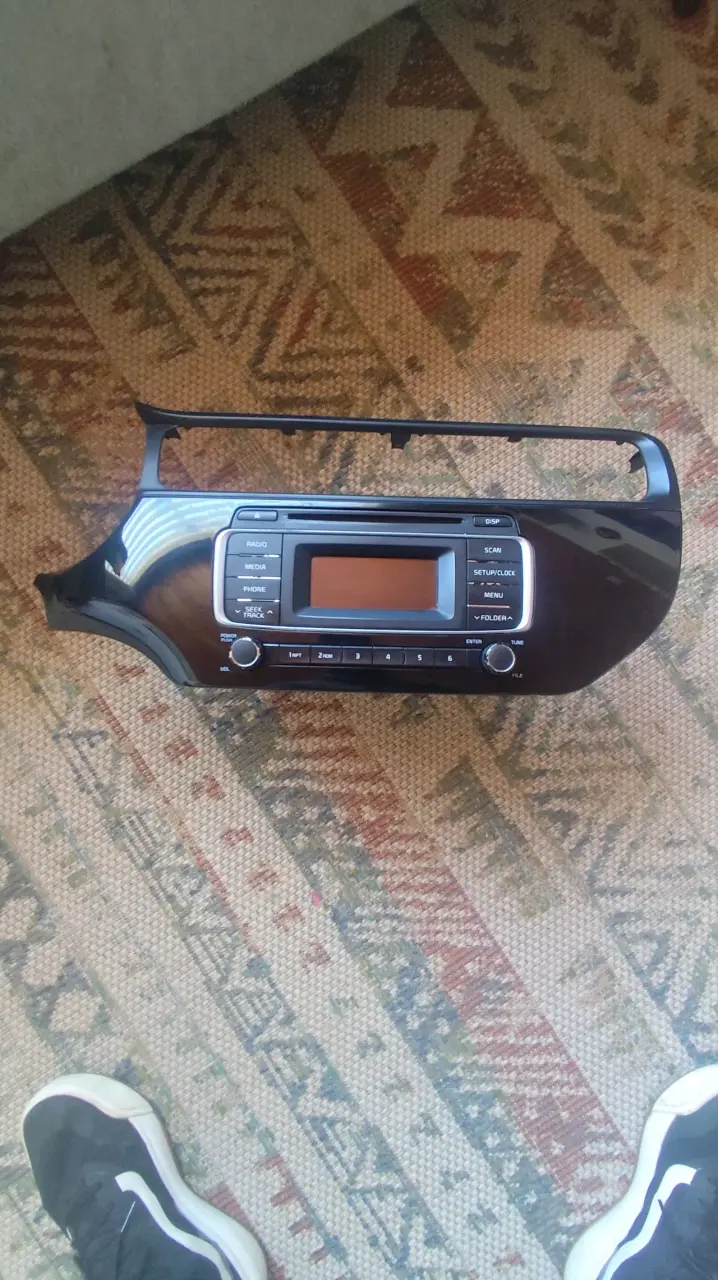 Radio de auto Kia Rio  con panel frontal - 3