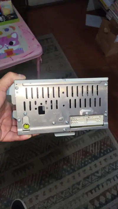 Radio de auto Kia Rio  con panel frontal - miniatura 4