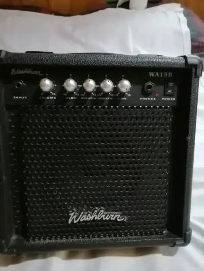 Bajo Eléctrico Washburn T12 con Amplificador - miniatura 2
