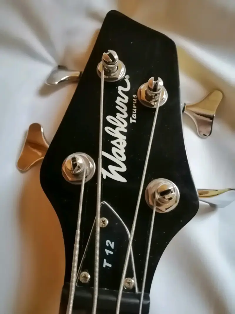 Bajo Eléctrico Washburn T12 con Amplificador - 3