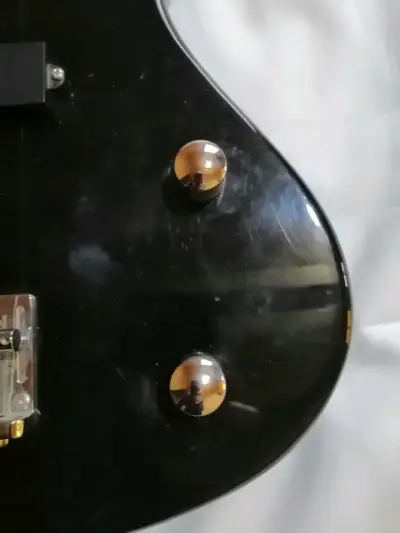 Bajo Eléctrico Washburn T12 con Amplificador - miniatura 4