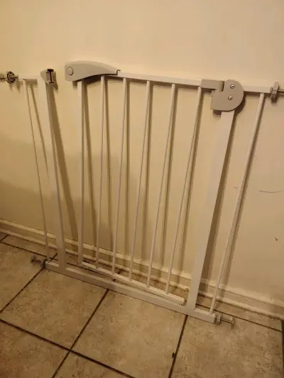Reja de seguridad para niños ajustable - miniatura 1