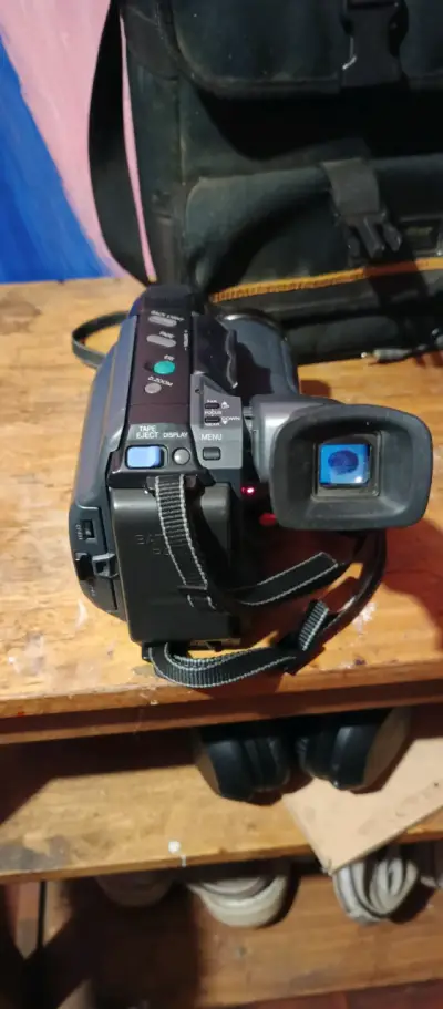 Cámara Panasonic Palmcorder VHS-C con Zoom Digital - miniatura 3