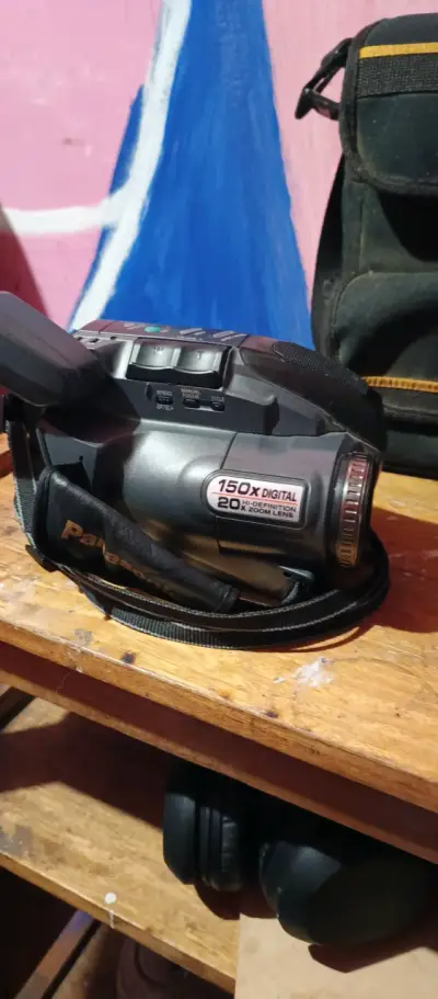 Cámara Panasonic Palmcorder VHS-C con Zoom Digital - miniatura 4