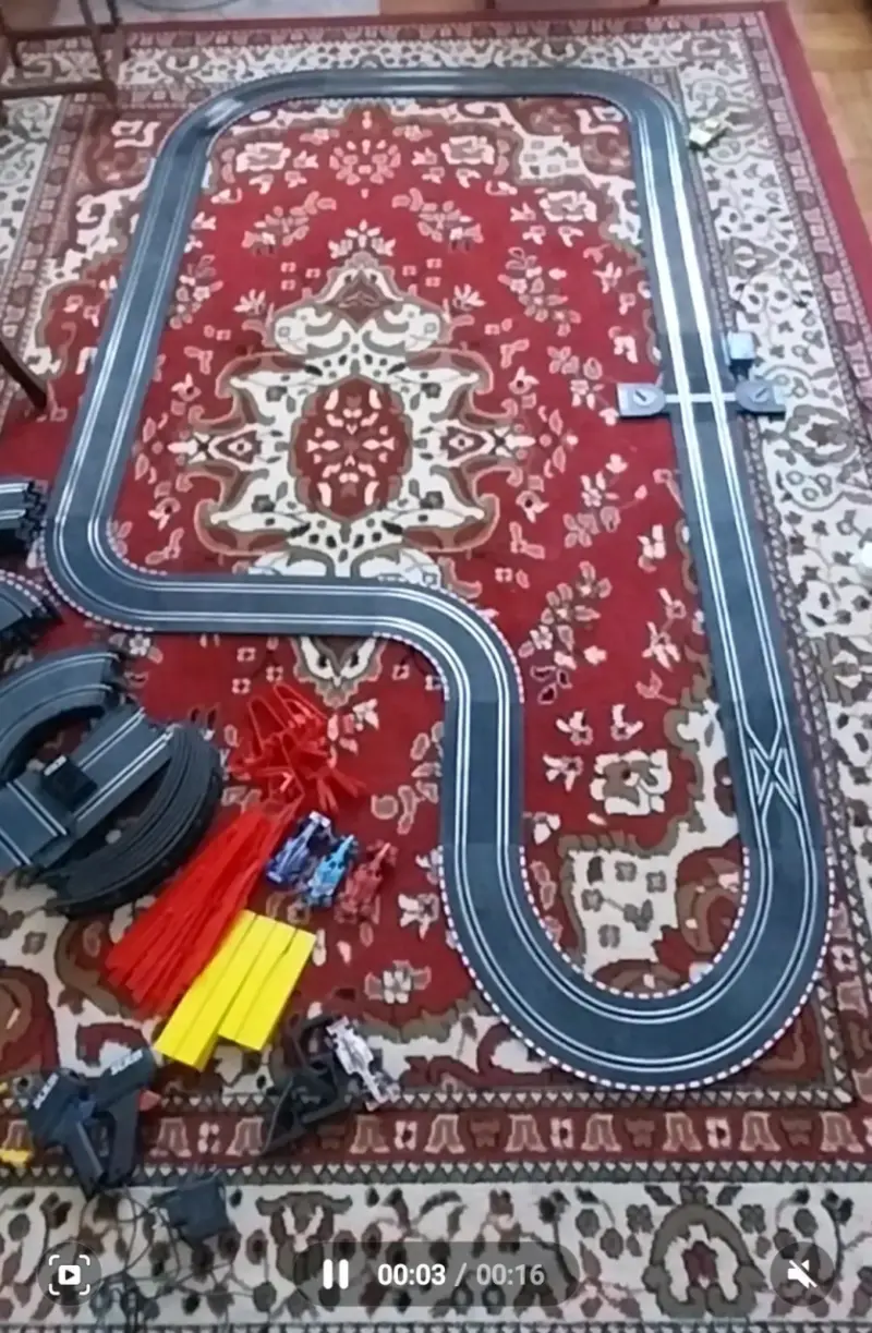 Pista de autos Scalextric con accesorios