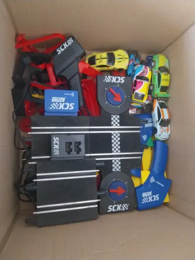 Pista de autos Scalextric con accesorios - miniatura 3
