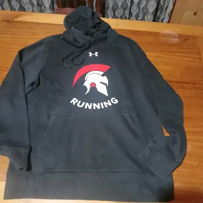 Polerón negro Under Armour con diseño Running - miniatura 1