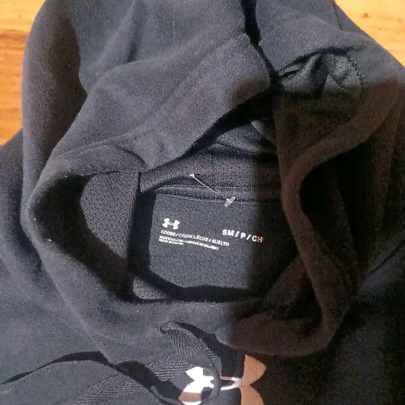 Polerón negro Under Armour con diseño Running - 3