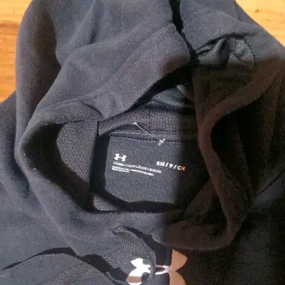 Polerón negro Under Armour con diseño Running - miniatura 3