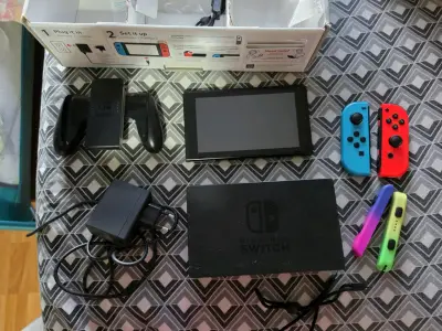 Consola Nintendo Switch con Joy-Con y accesorios - miniatura 1