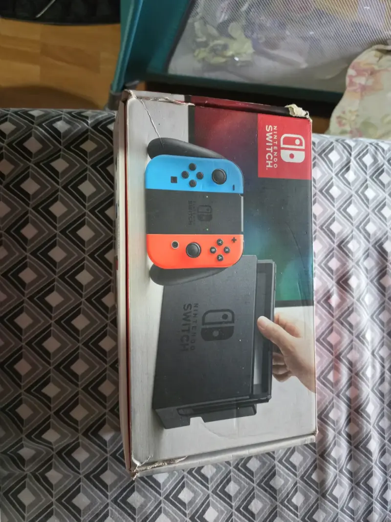 Consola Nintendo Switch con Joy-Con y accesorios - 3