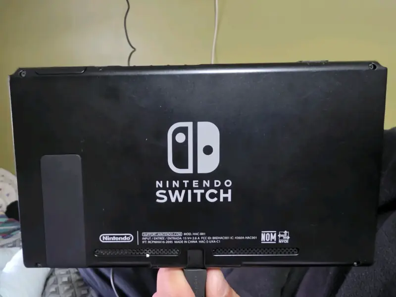 Consola Nintendo Switch con Joy-Con y accesorios - 4